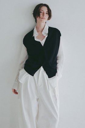 【エトレトウキョウ/ETRE TOKYO】 スヴィンコットンニットベスト人気、トレンドファッション・服の通販 founy(ファニー) ファッション Fashion レディースファッション Fashion for Women トップス・カットソー Cut & Sew Tops ニット Knit Tops & Sweaters ベスト&ジレ / 重ね着スタイル Vests & Gilets カジュアルプルオーバー・ニットトップス Pullovers & Knit Tops / Casual Pullovers インド Indian Textile インナー Innerwear カットソー Cut and Sewn Top シンプル Simple, Minimal デニム Denim, Jeans Material なめらか Smooth, Silky Texture バランス Balance, Style Balance フロント Front, Front Design ベスト Vest, Waistcoat ポケット Pocket, Pocket Detail リラックス Relax, Relaxed Fit ワイド Wide, Wide Fit 再入荷 Restock / Back in Stock エレガント 上品 Elegant |ID:prp329100004895681