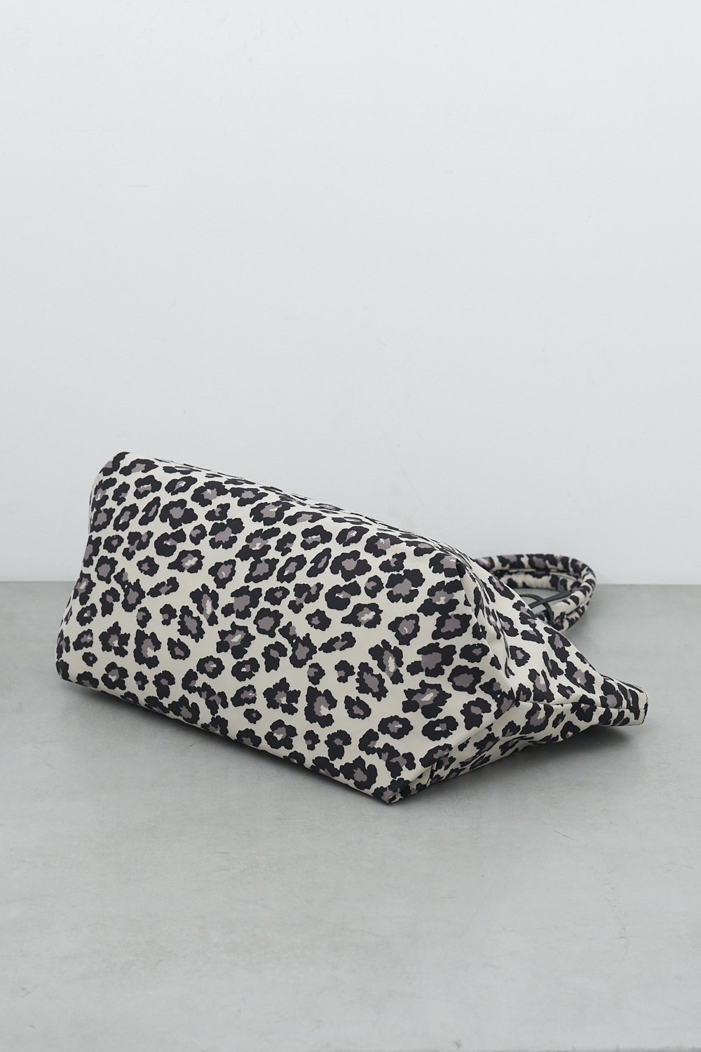 【ガリャルダガランテ/GALLARDAGALANTE】の【2.718】プリントトート 人気、トレンドファッション・服の通販 founy(ファニー) ファッション Fashion レディースファッション Fashion for Women バッグ Bags アニマル Animal Print シンプル Simple, Minimal トレンド Trend, Trending Now ビッグ Big, Oversized 新作・新入荷 New Arrivals / New In other-8|ID: prp329100004895685 ipo3291000000036599830