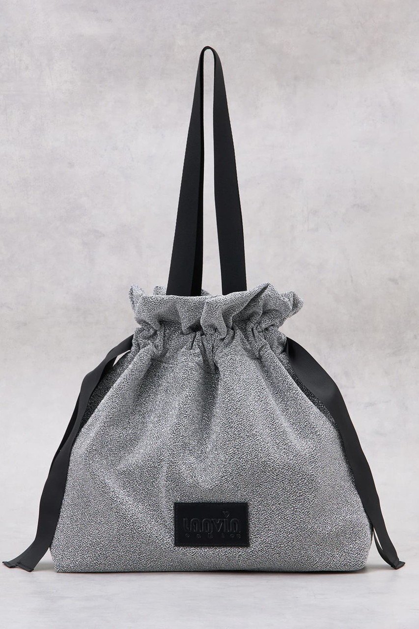 【ランバン オン ブルー/LANVIN en Bleu】のラメグログランギャザーバッグ インテリア・キッズ・メンズ・レディースファッション・服の通販 founy(ファニー) 　ファッション　Fashion　レディースファッション　Fashion for Women　バッグ　Bags　おすすめ　Recommended / Our Picks　ギャザー　Gathered, Ruffled　ドレープ　Drape, Draping Fabric　ポケット　Pocket, Pocket Detail　巾着　Drawstring Bag, Kinchaku　新作・新入荷　New Arrivals / New In　シルバー|ID: prp329100004896071 ipo3291000000036606400