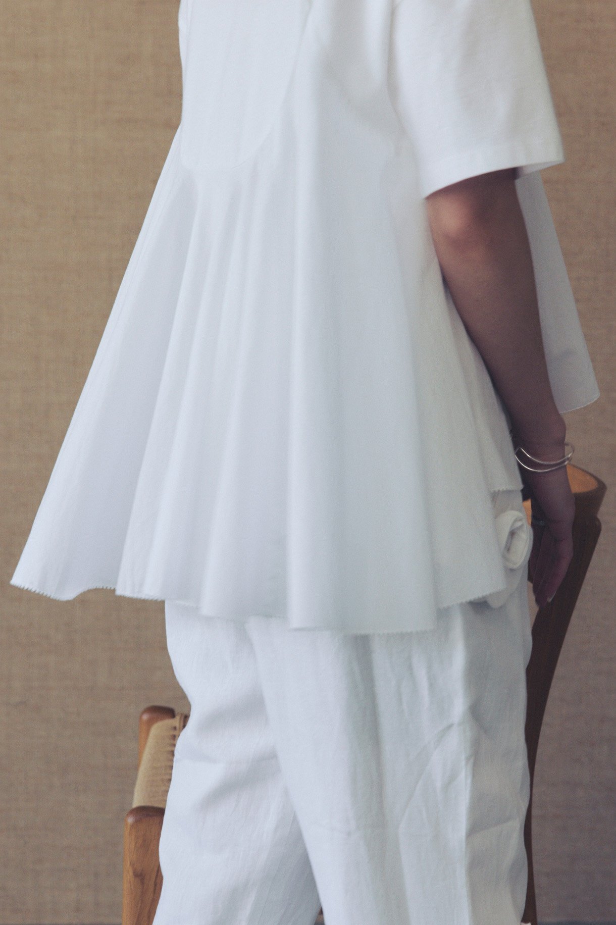 【アユーシ/AAYUSHI】のペプラムラッフルTシャツ 人気、トレンドファッション・服の通販 founy(ファニー) 　ファッション　Fashion　レディースファッション　Fashion for Women　トップス・カットソー　Cut & Sew Tops　シャツ・ブラウス・オフィスカジュアル　Elegant Blouses & Button-Ups　ロングTシャツ・Tシャツ　Longline T-Shirts & Tees　カットソー・ベーシックTシャツ　Cut-and-Sewn Tops / Stretch Tees & Basics　インド　Indian Textile　エレガント 上品　Elegant　カットソー　Cut and Sewn Top　ショート　Short, Short Length　スラックス　Slacks, Dress Pants　スリム　Slim, Slim Fit　スリーブ　Sleeve, Long Sleeve / Short Sleeve　デニム　Denim, Jeans Material　定番　Standard, Basic Item　バランス　Balance, Style Balance　フリル　Frill, Ruffle　フレア　Flare, Flared　ペプラム　Peplum, Flared Hem　リラックス　Relax, Relaxed Fit　再入荷　Restock / Back in Stock　other-6|ID: prp329100004896534 ipo3291000000036638878