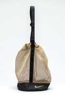 【レイール/Reir】の【NIKE】メッシュショルダープールバッグ 人気、トレンドファッション・服の通販 founy(ファニー) ファッション Fashion レディースファッション Fashion for Women バッグ Bags ポーチ&ミニバッグ Pouches & Mini Bags コンパクト Compact, Small Size メッシュ Mesh, Net Fabric 夏 Summer 軽量 Lightweight, Ultra Light |ID:prp329100004898112