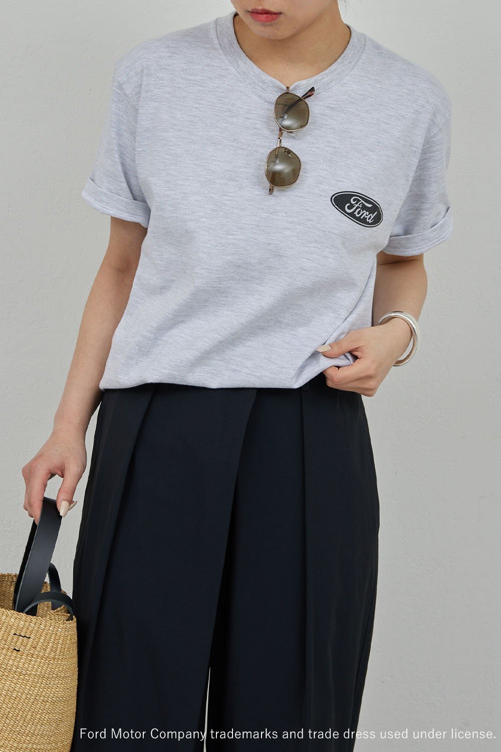 【ガリャルダガランテ/GALLARDAGALANTE】のFord プリントTシャツ① 人気、トレンドファッション・服の通販 founy(ファニー) 　ファッション　Fashion　レディースファッション　Fashion for Women　トップス・カットソー　Cut & Sew Tops　シャツ・ブラウス・オフィスカジュアル　Elegant Blouses & Button-Ups　ロングTシャツ・Tシャツ　Longline T-Shirts & Tees　カットソー・ベーシックTシャツ　Cut-and-Sewn Tops / Stretch Tees & Basics　ショート　Short, Short Length　スリーブ　Sleeve, Long Sleeve / Short Sleeve　フロント　Front, Front Design　プリント　Print, Printed Pattern　ボトム　Bottoms, Lower Wear　モノトーン　Monotone, Black and White　ワンポイント　One Point, Statement Accent　半袖　Short Sleeve, Half Sleeve　other-2|ID: prp329100004900142 ipo3291000000036663494