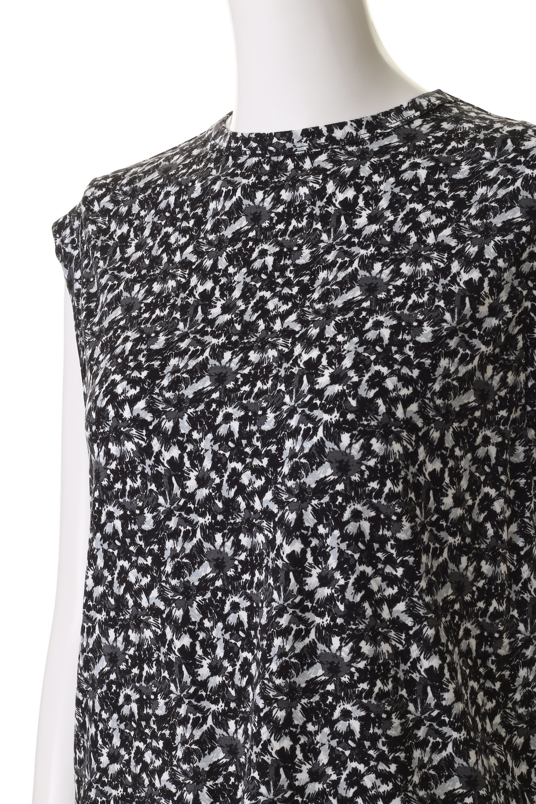 【スリー ドッツ/three dots】のトラベルライン スリーブレストップス 人気、トレンドファッション・服の通販 founy(ファニー) 　ファッション　Fashion　レディースファッション　Fashion for Women　トップス・カットソー　Cut & Sew Tops　キャミソール&ノースリーブ　Camisoles & Sleeveless Tops　シャツ・ブラウス・オフィスカジュアル　Elegant Blouses & Button-Ups　ロングTシャツ・Tシャツ　Longline T-Shirts & Tees　カットソー・ベーシックTシャツ　Cut-and-Sewn Tops / Stretch Tees & Basics　とろみ　Fluid, Flowy Fabric　インナー　Innerwear　キャミソール　Camisole, Spaghetti Strap Top　スリーブ　Sleeve, Long Sleeve / Short Sleeve　タンク　Tank Top, Sleeveless Top　トラベル　Travel, Travel Gear　フレンチ　French, French Style　モノトーン　Monotone, Black and White　エレガント 上品　Elegant　other-5|ID: prp329100004901112 ipo3291000000036674179