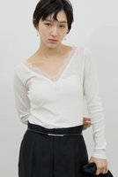 【ガリャルダガランテ/GALLARDAGALANTE】のVレースロンTee 人気、トレンドファッション・服の通販 founy(ファニー) ファッション Fashion レディースファッション Fashion for Women トップス・カットソー Cut & Sew Tops シャツ・ブラウス・オフィスカジュアル Elegant Blouses & Button-Ups ロングTシャツ・Tシャツ Longline T-Shirts & Tees カットソー・ベーシックTシャツ Cut-and-Sewn Tops / Stretch Tees & Basics おすすめ Recommended / Our Picks インナー Innerwear カットソー Cut and Sewn Top スリーブ Sleeve, Long Sleeve / Short Sleeve デコルテ Décolleté, Neckline マニッシュ Mannish, Boyish レース Lace, Lace Fabric ロング Long, Long-Length |ID:prp329100004901754