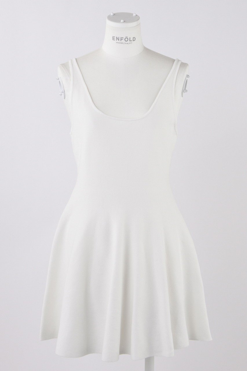 【エンフォルド/ENFOLD】のFLARE CAMISOLE/キャミソール インテリア・キッズ・メンズ・レディースファッション・服の通販 founy(ファニー) 　ファッション　Fashion　レディースファッション　Fashion for Women　トップス・カットソー　Cut & Sew Tops　キャミソール&ノースリーブ　Camisoles & Sleeveless Tops　シャツ・ブラウス・オフィスカジュアル　Elegant Blouses & Button-Ups　ロングTシャツ・Tシャツ　Longline T-Shirts & Tees　カットソー・ベーシックTシャツ　Cut-and-Sewn Tops / Stretch Tees & Basics　キャミソール　Camisole, Spaghetti Strap Top　コンパクト　Compact, Small Size　タンク　Tank Top, Sleeveless Top　ペプラム　Peplum, Flared Hem　ホワイト|ID: prp329100004902215 ipo3291000000036685943