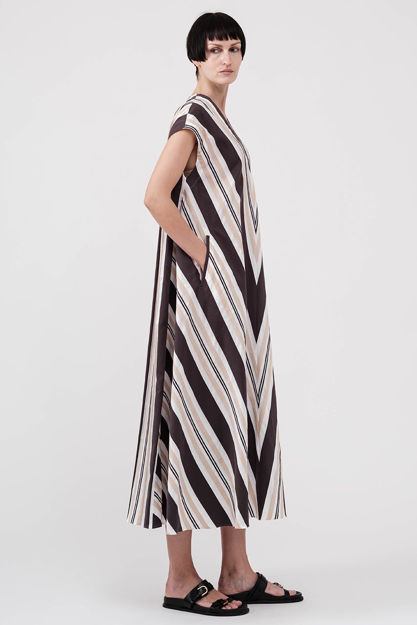 【ドメル/DOMELLE】のビッグ ストライプ ドレス 人気、トレンドファッション・服の通販 founy(ファニー) 　ファッション　Fashion　レディースファッション　Fashion for Women　ワンピース　Dresses　フォーマル・パーティードレス・結婚式用ドレス　Elegant & Casual Dresses　チュニック　Tunic Tops & Dresses　ストライプ　Stripe, Striped Pattern　チュニック　Tunic, Long Top　ドレス　Dress, One-Piece　ビッグ　Big, Oversized　ファブリック　Fabric, Textile　フレア　Flare, Flared　フロント　Front, Front Design　ロング　Long, Long-Length　other-7|ID: prp329100004902237 ipo3291000000036686289