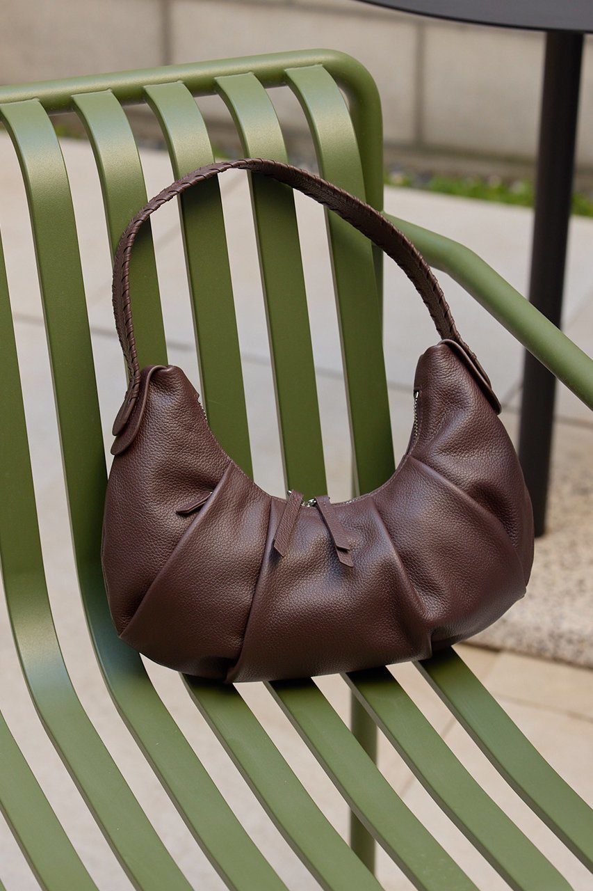 【ウィムガゼット/Whim Gazette】の【Hoaw.】ホーボーバッグ インテリア・キッズ・メンズ・レディースファッション・服の通販 founy(ファニー) 　ファッション　Fashion　レディースファッション　Fashion for Women　バッグ　Bags　アクセサリー　Fashion Accessories　ギャザー　Gathered, Ruffled　コンパクト　Compact, Small Size　軽量　Lightweight, Ultra Light　シューズ　Shoes, Footwear　シンプル　Simple, Minimal　ハンド　Hand, Handmade　フォルム　Silhouette, Form　ポケット　Pocket, Pocket Detail　ブラウン|ID: prp329100004902607 ipo3291000000036690320