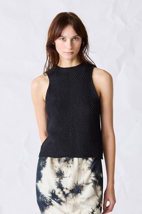 【マリリンムーン/MARILYN MOON】 【WALANCE】ペーパーニットノースリーブトップス人気、トレンドファッション・服の通販 founy(ファニー) ファッション Fashion レディースファッション Fashion for Women トップス・カットソー Cut & Sew Tops ニット Knit Tops & Sweaters キャミソール&ノースリーブ Camisoles & Sleeveless Tops カジュアルプルオーバー・ニットトップス Pullovers & Knit Tops / Casual Pullovers スリット Slit, Slit Detail ノースリーブ Sleeveless, No-Sleeve ハイネック High Neck, Mock Neck エレガント 上品 Elegant 新作・新入荷 New Arrivals / New In |ID:prp329100004903916