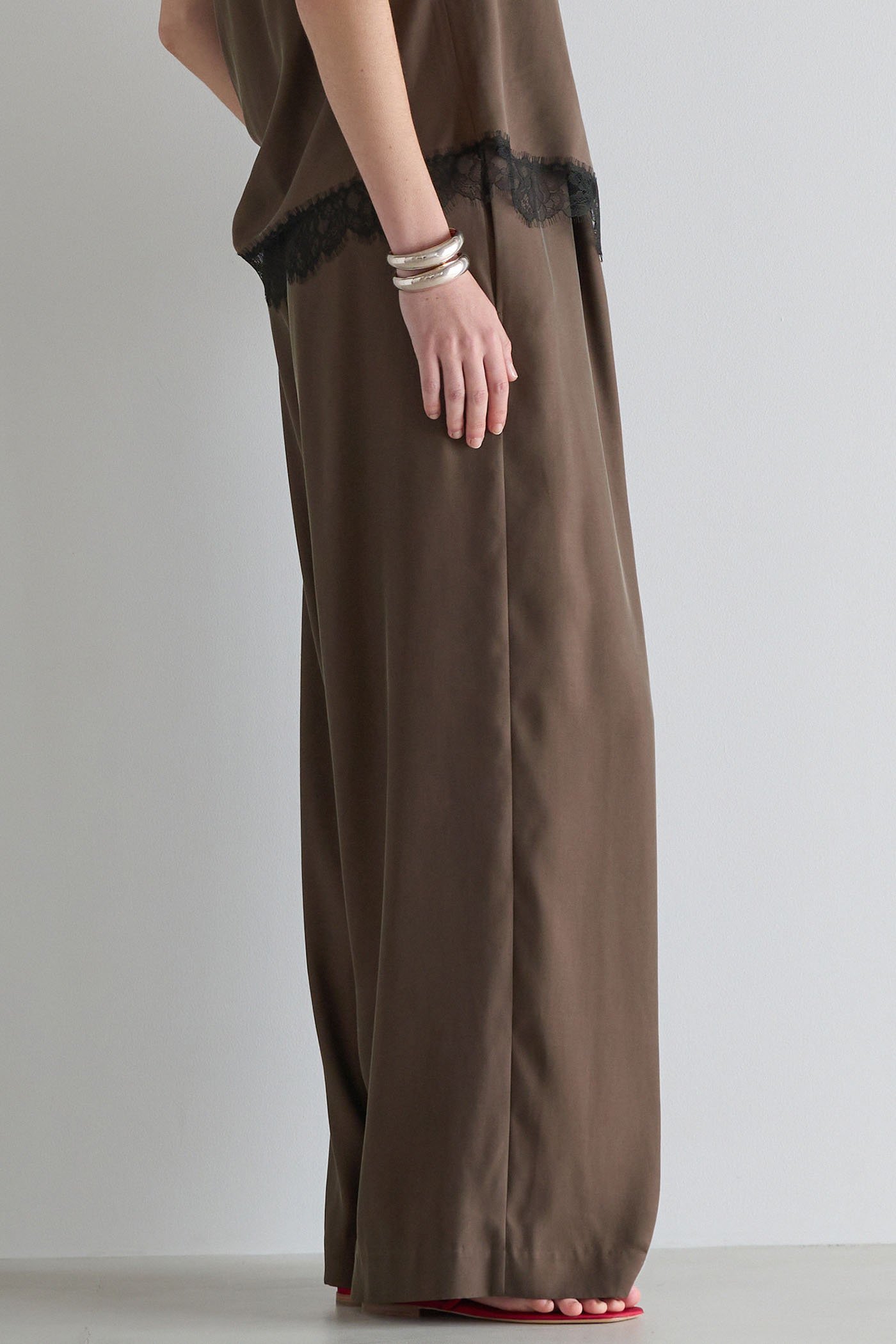 【マルティニーク/martinique】のキュプラフィブリルシャンブレーイージーパンツ(セットアップ可) 人気、トレンドファッション・服の通販 founy(ファニー) 　ファッション　Fashion　レディースファッション　Fashion for Women　セットアップ　Matching Sets　レディースパンツ・ボトムス　Pants & Trousers / Bottoms　パンツ　Pants & Trousers　おすすめ　Recommended / Our Picks　キュプラ　Cupro, Eco Fabric　セットアップ　Set-Up, Coordinated Outfit　リラックス　Relax, Relaxed Fit　新作・新入荷　New Arrivals / New In　other-2|ID: prp329100004903936 ipo3291000000036705253