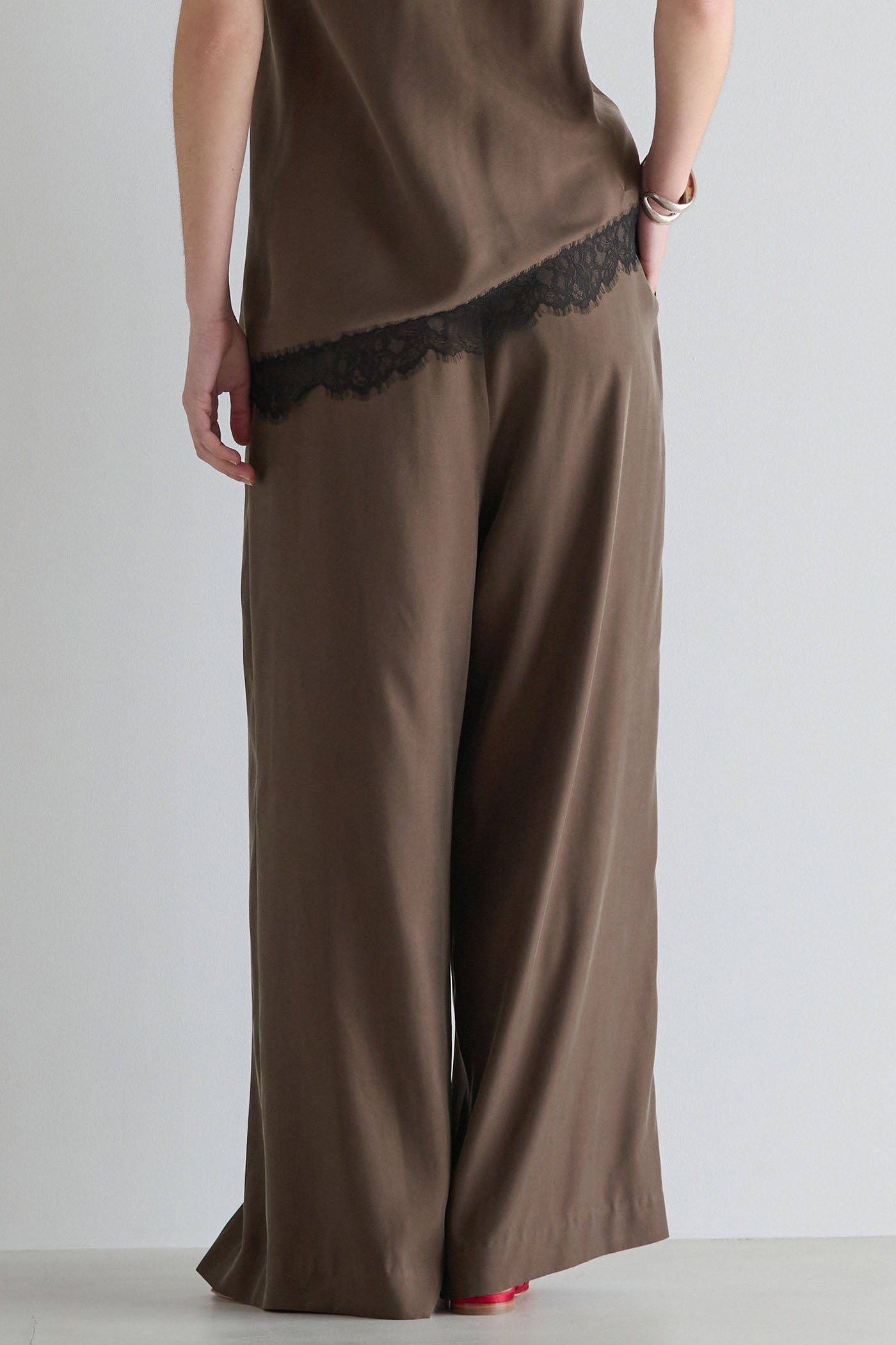 【マルティニーク/martinique】のキュプラフィブリルシャンブレーイージーパンツ(セットアップ可) 人気、トレンドファッション・服の通販 founy(ファニー) 　ファッション　Fashion　レディースファッション　Fashion for Women　セットアップ　Matching Sets　レディースパンツ・ボトムス　Pants & Trousers / Bottoms　パンツ　Pants & Trousers　おすすめ　Recommended / Our Picks　キュプラ　Cupro, Eco Fabric　セットアップ　Set-Up, Coordinated Outfit　リラックス　Relax, Relaxed Fit　新作・新入荷　New Arrivals / New In　other-3|ID: prp329100004903936 ipo3291000000036705256