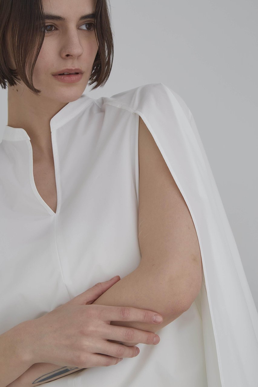 【ル フィル/LE PHIL】の《LE PHIL》SOLOTEX ブロードケープブラウス 人気、トレンドファッション・服の通販 founy(ファニー) 　ファッション　Fashion　レディースファッション　Fashion for Women　トップス・カットソー　Cut & Sew Tops　シャツ・ブラウス・オフィスカジュアル　Elegant Blouses & Button-Ups　エレガント 上品　Elegant　ショート　Short, Short Length　スタンダード　Standard, Basic　ストレッチ　Stretch, Stretchy Fabric　スリット　Slit, Slit Detail　スリーブ　Sleeve, Long Sleeve / Short Sleeve　ワイド　Wide, Wide Fit　other-6|ID: prp329100004904903 ipo3291000000036716532