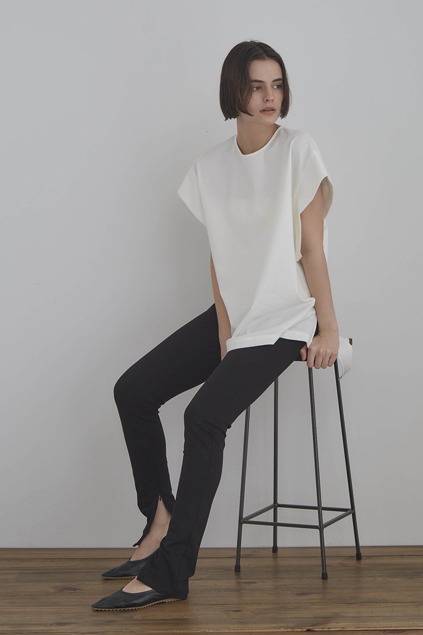 【ル フィル/LE PHIL】の《LE PHIL》コンパクトポンチノースリーブブラウス 人気、トレンドファッション・服の通販 founy(ファニー) 　ファッション　Fashion　レディースファッション　Fashion for Women　トップス・カットソー　Cut & Sew Tops　キャミソール&ノースリーブ　Camisoles & Sleeveless Tops　シャツ・ブラウス・オフィスカジュアル　Elegant Blouses & Button-Ups　ロングTシャツ・Tシャツ　Longline T-Shirts & Tees　カットソー・ベーシックTシャツ　Cut-and-Sewn Tops / Stretch Tees & Basics　おすすめ　Recommended / Our Picks　カットソー　Cut and Sewn Top　キャミソール　Camisole, Spaghetti Strap Top　コンパクト　Compact, Small Size　スタンダード　Standard, Basic　ストレッチ　Stretch, Stretchy Fabric　スリット　Slit, Slit Detail　セットアップ　Set-Up, Coordinated Outfit　タンク　Tank Top, Sleeveless Top　ドレープ　Drape, Draping Fabric　フォルム　Silhouette, Form　リラックス　Relax, Relaxed Fit　人気　Popular, Best Seller　再入荷　Restock / Back in Stock　定番　Standard, Basic Item　other-3|ID: prp329100004904928 ipo3291000000036716748