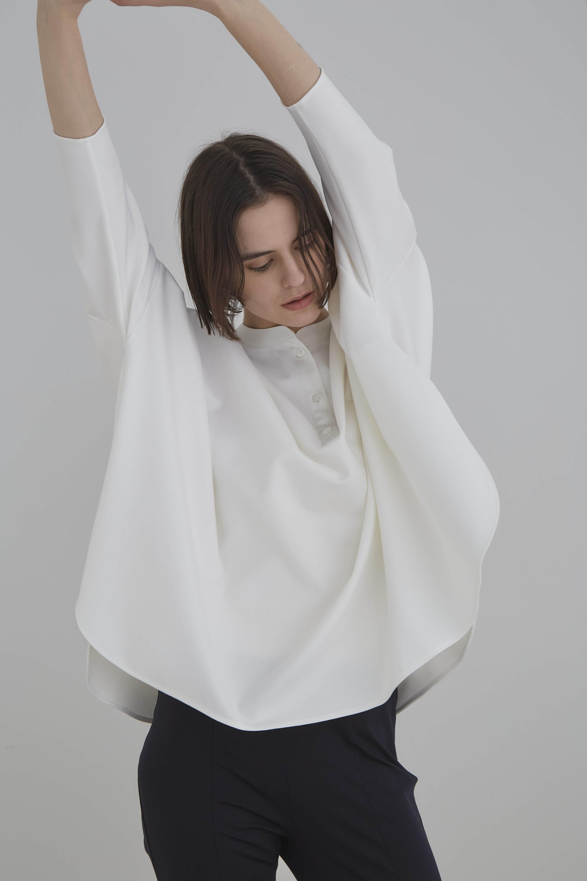 【ル フィル/LE PHIL】の《LE PHIL》ヴィスポンチトップス インテリア・キッズ・メンズ・レディースファッション・服の通販 founy(ファニー) 　ファッション　Fashion　レディースファッション　Fashion for Women　トップス・カットソー　Cut & Sew Tops　シャツ・ブラウス・オフィスカジュアル　Elegant Blouses & Button-Ups　ロングTシャツ・Tシャツ　Longline T-Shirts & Tees　カットソー・ベーシックTシャツ　Cut-and-Sewn Tops / Stretch Tees & Basics　エレガント 上品　Elegant　サテン　Satin, Glossy Fabric　スリーブ　Sleeve, Long Sleeve / Short Sleeve　パターン　Pattern, Design Print　ビッグ　Big, Oversized　ボトム　Bottoms, Lower Wear　ロング　Long, Long-Length　ホワイト|ID: prp329100004904929 ipo3291000000036716756