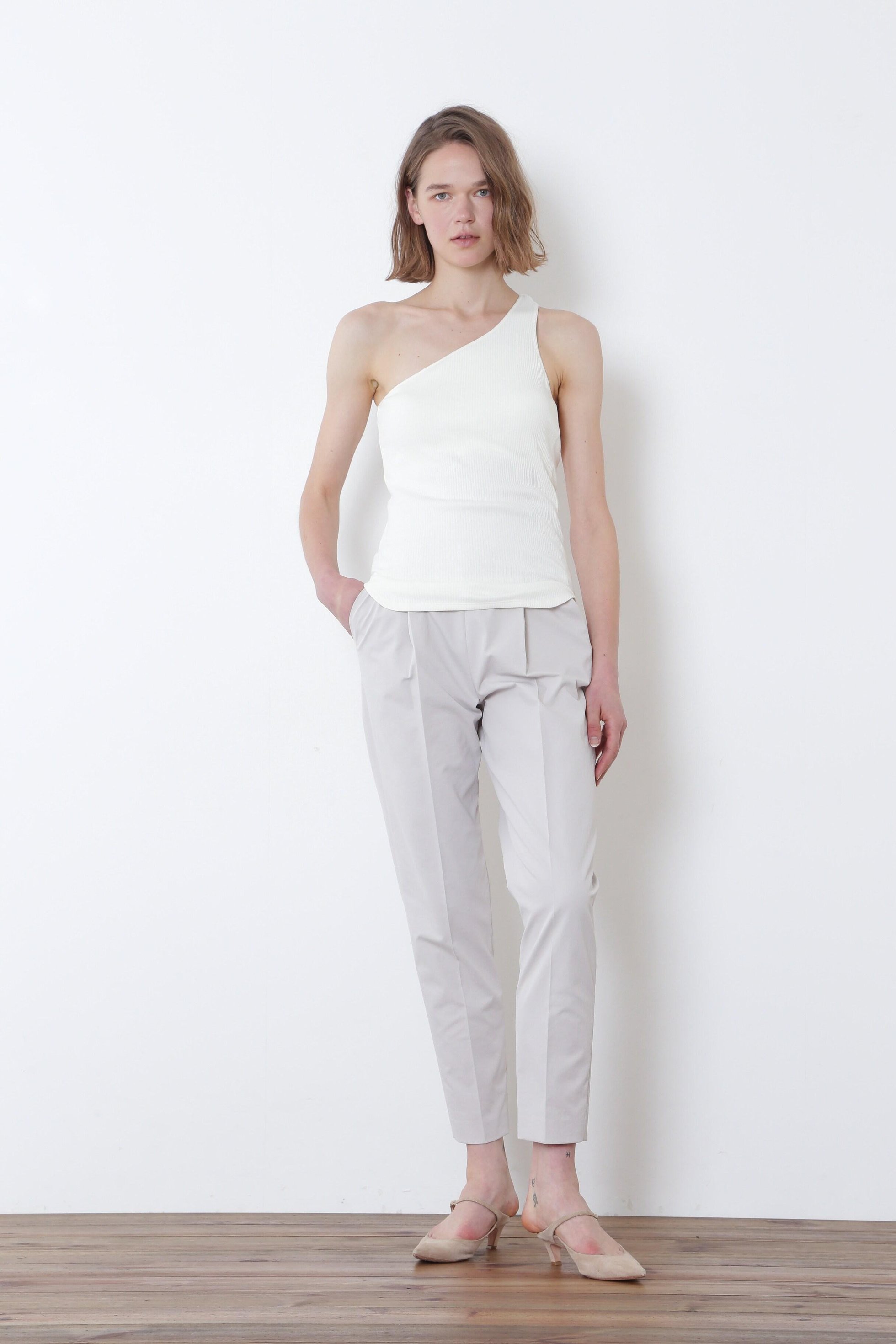 【ル フィル/LE PHIL】の《LE PHIL》カップインリブワンショルダートップ 人気、トレンドファッション・服の通販 founy(ファニー) 　ファッション　Fashion　レディースファッション　Fashion for Women　トップス・カットソー　Cut & Sew Tops　キャミソール&ノースリーブ　Camisoles & Sleeveless Tops　シャツ・ブラウス・オフィスカジュアル　Elegant Blouses & Button-Ups　ロングTシャツ・Tシャツ　Longline T-Shirts & Tees　カットソー・ベーシックTシャツ　Cut-and-Sewn Tops / Stretch Tees & Basics　カッティング　Cutting Detail　キャミソール　Camisole, Spaghetti Strap Top　シアー　Sheer, See-Through　スタンダード　Standard, Basic　ストレッチ　Stretch, Stretchy Fabric　タンク　Tank Top, Sleeveless Top　other-3|ID: prp329100004904950 ipo3291000000036716948