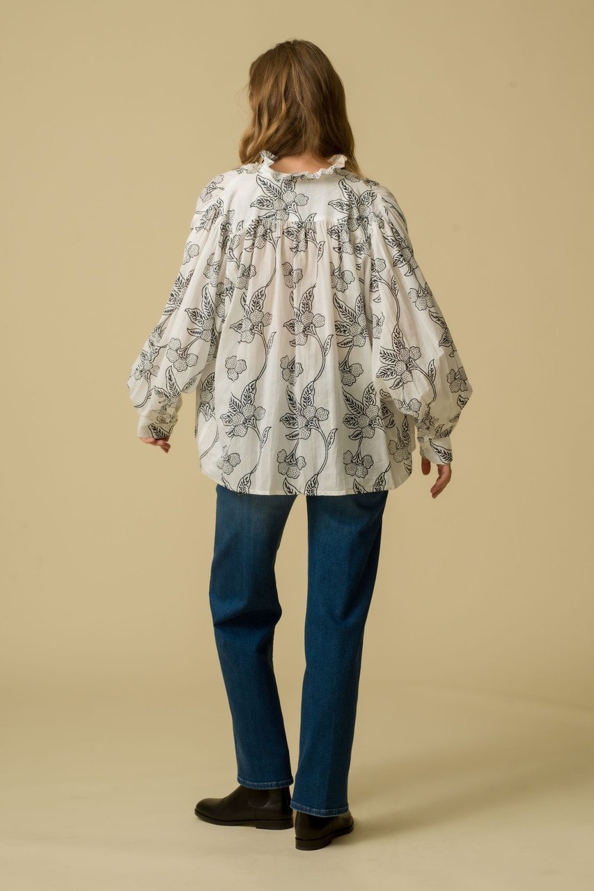 【エスゼット ブロックプリント/SZ Blockprints】のKALI TOP ORCHID フリルスタンドカラーシャツ 人気、トレンドファッション・服の通販 founy(ファニー) 　ファッション　Fashion　レディースファッション　Fashion for Women　トップス・カットソー　Cut & Sew Tops　シャツ・ブラウス・オフィスカジュアル　Elegant Blouses & Button-Ups　スタンド　Stand Collar, Upright Stand　スリーブ　Sleeve, Long Sleeve / Short Sleeve　フリル　Frill, Ruffle　プリント　Print, Printed Pattern　ボトム　Bottoms, Lower Wear　リゾート　Resort, Vacation Style　ロング　Long, Long-Length　エレガント 上品　Elegant　other-8|ID: prp329100004905232 ipo3291000000036719780