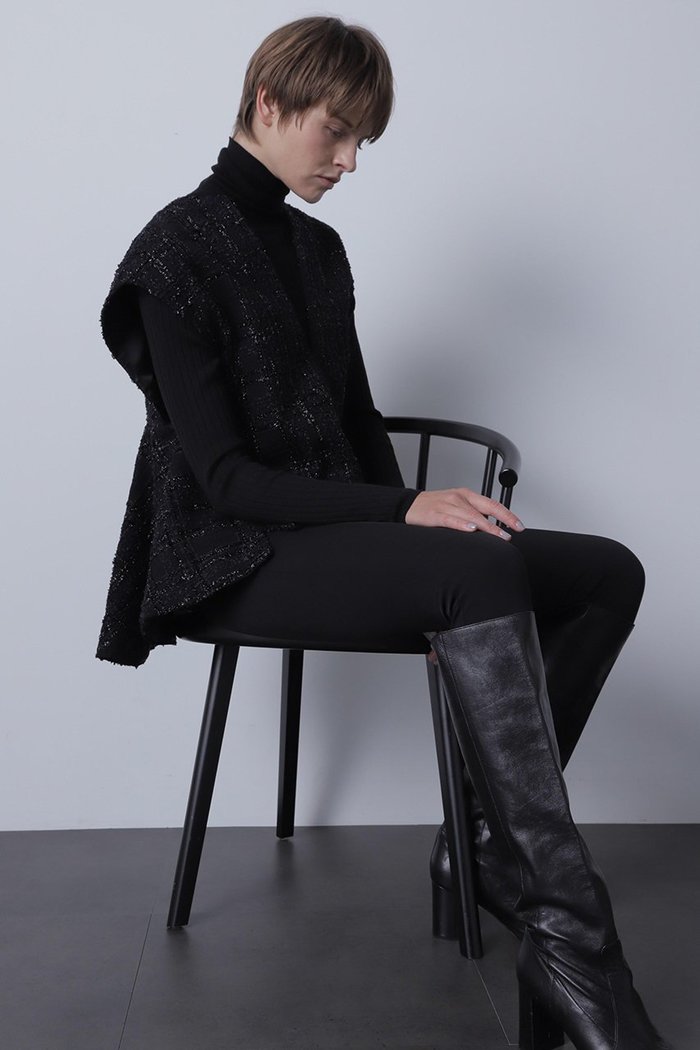 【ヒューエルミュージアム/hueLe Museum】の【STUMBLY】Tweed Back Peplum Gilet Blouse インテリア・キッズ・メンズ・レディースファッション・服の通販 founy(ファニー) https://founy.com/ ファッション Fashion レディースファッション Fashion for Women アウター Coat / Outerwear Collection トップス・カットソー Cut & Sew Tops キャミソール&ノースリーブ Camisoles & Sleeveless Tops シャツ・ブラウス・オフィスカジュアル Elegant Blouses & Button-Ups ベスト&ジレ / 重ね着スタイル Vests & Gilets クラシカル Classical, Vintage-Inspired ツイード Twill, Twill Weave ノースリーブ Sleeveless, No-Sleeve フロント Front, Front Design ペプラム Peplum, Flared Hem 切替 Switching, Contrast Panel 定番 Standard, Basic Item |ID: prp329100004905702 ipo3291000000036724533