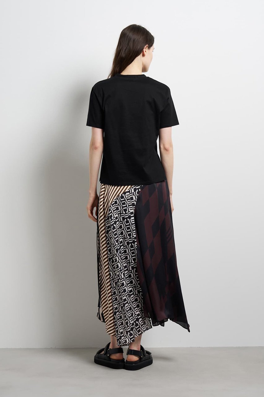 【ランバン オン ブルー/LANVIN en Bleu】のワンポイントスクエアロゴTシャツ 人気、トレンドファッション・服の通販 founy(ファニー) 　ファッション　Fashion　レディースファッション　Fashion for Women　トップス・カットソー　Cut & Sew Tops　シャツ・ブラウス・オフィスカジュアル　Elegant Blouses & Button-Ups　ロングTシャツ・Tシャツ　Longline T-Shirts & Tees　カットソー・ベーシックTシャツ　Cut-and-Sewn Tops / Stretch Tees & Basics　ショート　Short, Short Length　シルケット　Silket, Silky Cotton　スクエア　Square, Square Shape　スリーブ　Sleeve, Long Sleeve / Short Sleeve　バランス　Balance, Style Balance　ファブリック　Fabric, Textile　プリント　Print, Printed Pattern　ボトム　Bottoms, Lower Wear　ワンポイント　One Point, Statement Accent　other-8|ID: prp329100004905964 ipo3291000000036728069