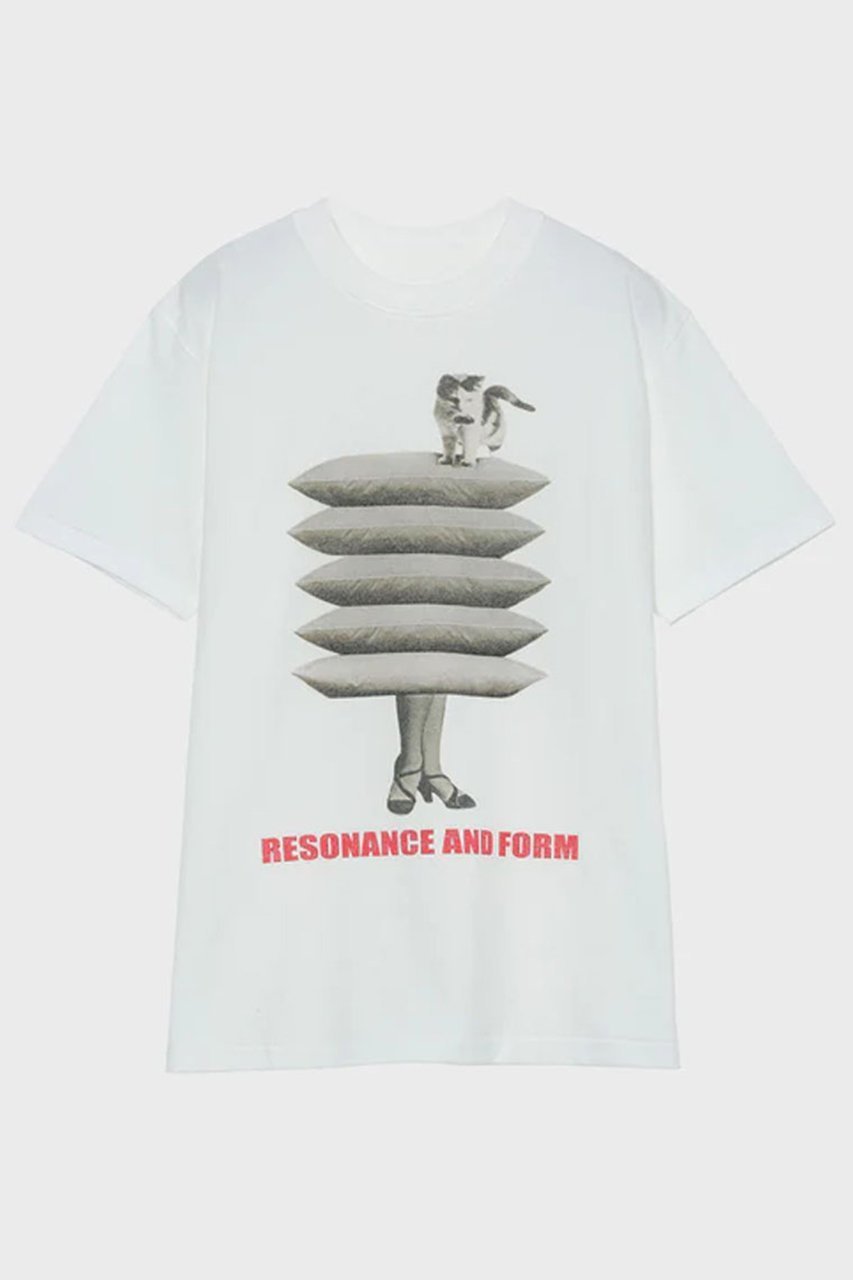 【スタニングルアー/STUNNING LURE】のKUROiro SHAPE S/S TEE with M!DOR! 1 インテリア・キッズ・メンズ・レディースファッション・服の通販 founy(ファニー) 　ファッション　Fashion　レディースファッション　Fashion for Women　トップス・カットソー　Cut & Sew Tops　シャツ・ブラウス・オフィスカジュアル　Elegant Blouses & Button-Ups　ロングTシャツ・Tシャツ　Longline T-Shirts & Tees　カットソー・ベーシックTシャツ　Cut-and-Sewn Tops / Stretch Tees & Basics　クラシック　Classic, Timeless Style　ショート　Short, Short Length　スリーブ　Sleeve, Long Sleeve / Short Sleeve　プリント　Print, Printed Pattern　夏　Summer　S/S・春夏　SS, Spring/Summer, Warm Season　ホワイト|ID: prp329100004906141 ipo3291000000036731493