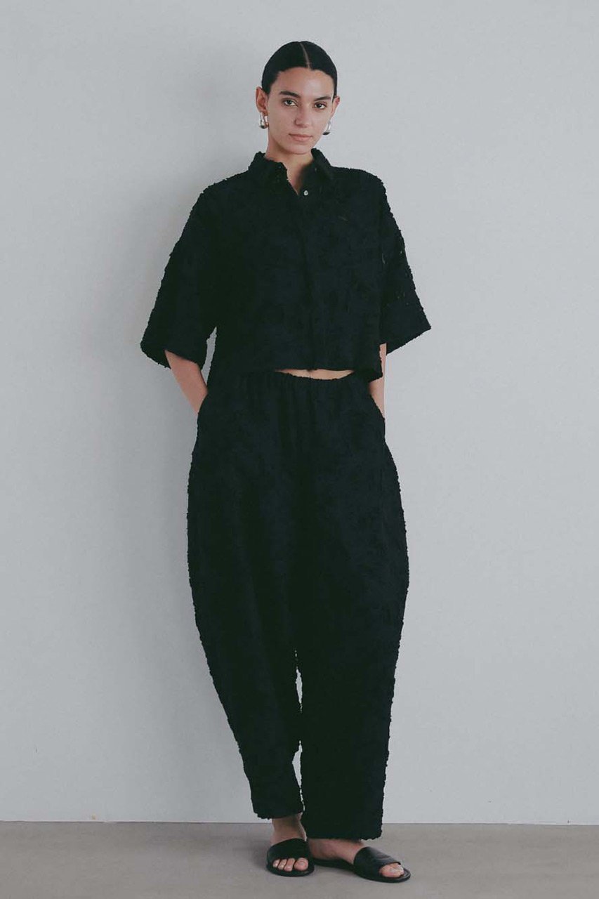 【ハー/HER.】の【4/2 12:00販売開始】カットジャカードショートシャツ 人気、トレンドファッション・服の通販 founy(ファニー) 　ファッション　Fashion　レディースファッション　Fashion for Women　トップス・カットソー　Cut & Sew Tops　シャツ・ブラウス・オフィスカジュアル　Elegant Blouses & Button-Ups　おすすめ　Recommended / Our Picks　ショート　Short, Short Length　シンプル　Simple, Minimal　ジャカード／ジャガード　Jacquard, Woven Pattern　スリーブ　Sleeve, Long Sleeve / Short Sleeve　ポケット　Pocket, Pocket Detail　半袖　Short Sleeve, Half Sleeve　新作・新入荷　New Arrivals / New In　other-3|ID: prp329100004906154 ipo3291000000036731623