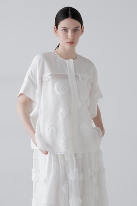 【アドーア/ADORE】のドットフラワーエンブロイダリーブラウス 人気、トレンドファッション・服の通販 founy(ファニー) ファッション Fashion レディースファッション Fashion for Women トップス・カットソー Cut & Sew Tops シャツ・ブラウス・オフィスカジュアル Elegant Blouses & Button-Ups シアー Sheer, See-Through ショート Short, Short Length スリーブ Sleeve, Long Sleeve / Short Sleeve ドッキング Docking, Mixed Material バランス Balance, Style Balance フラワー Flower, Floral モチーフ Motif, Design Theme ランダム Random, Irregular ルーズ Loose, Oversized |ID:prp329100004906157