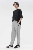 【マーガレット ハウエル/MARGARET HOWELL / MEN】のRECYCLED LIGHTWEIGHT NYLON POPLIN TROUSERS グレー|ID: prp329100004906188 ipo3291000000036731885