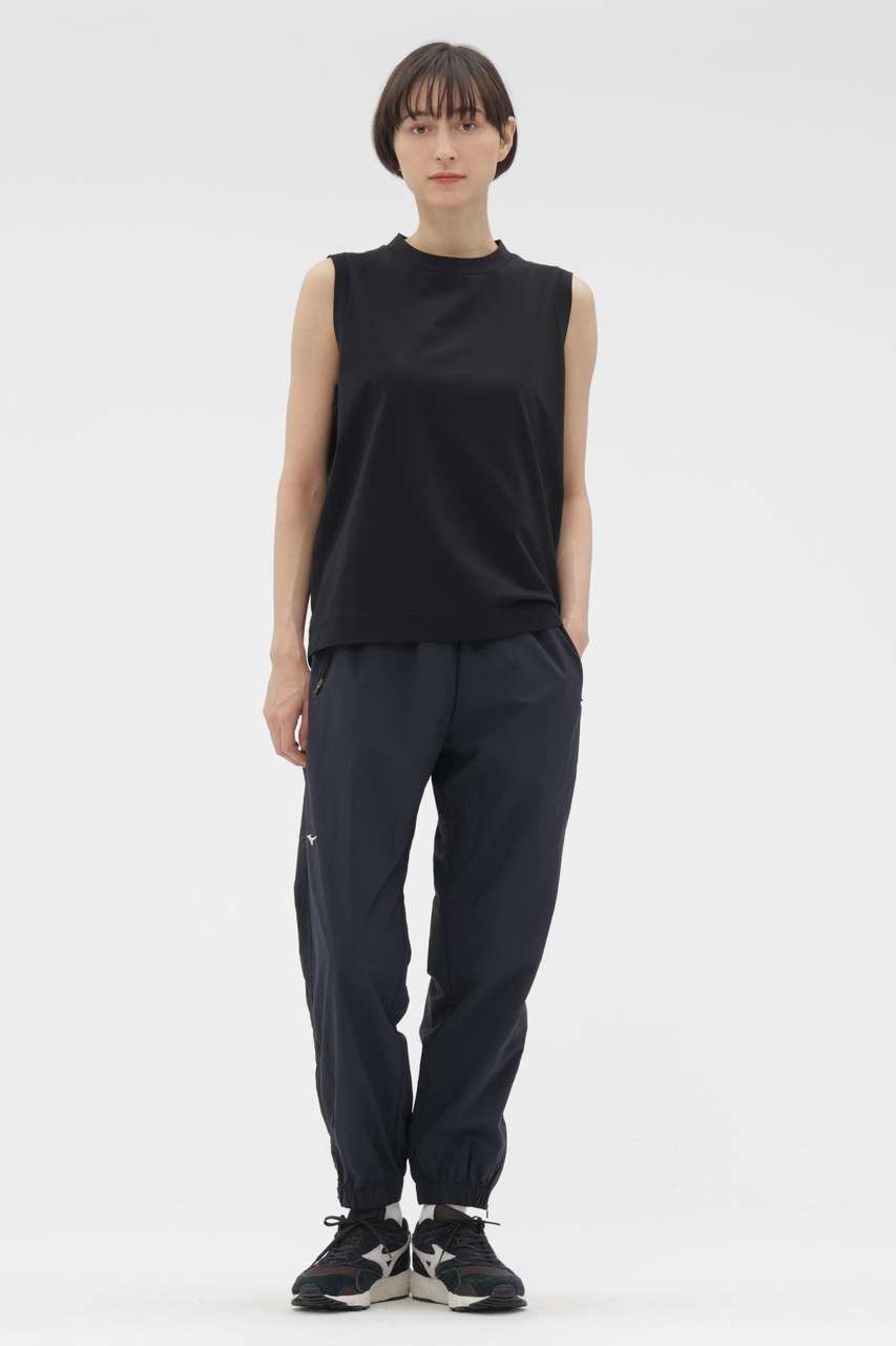 【マーガレットハウエル/MARGARET HOWELL】のRECYCLED LIGHTWEIGHT NYLON POPLIN TROUSERS 人気、トレンドファッション・服の通販 founy(ファニー) 　ファッション　Fashion　レディースファッション　Fashion for Women　パンツ　Pants & Trousers　コレクション　Collection, Seasonal Line　ジップ　Zip, Zipper　ストレート　Straight, Straight Cut　スピンドル　Spindle, Drawcord　テーパード　Tapered, Tapered Pants　フィット　Fit, Slim Fit　ポケット　Pocket, Pocket Detail　マーガレット　Marguerite, Daisy Pattern　新作・新入荷　New Arrivals / New In　軽量　Lightweight, Ultra Light　 other-1|ID: prp329100004906192 ipo3291000000036731917
