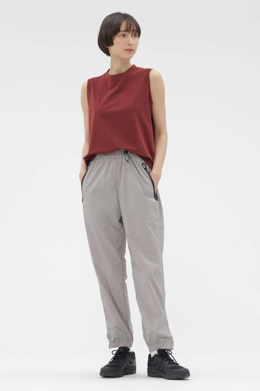 【マーガレットハウエル/MARGARET HOWELL】のRECYCLED LIGHTWEIGHT NYLON POPLIN TROUSERS 人気、トレンドファッション・服の通販 founy(ファニー) 　ファッション　Fashion　レディースファッション　Fashion for Women　パンツ　Pants & Trousers　コレクション　Collection, Seasonal Line　ジップ　Zip, Zipper　ストレート　Straight, Straight Cut　スピンドル　Spindle, Drawcord　テーパード　Tapered, Tapered Pants　フィット　Fit, Slim Fit　ポケット　Pocket, Pocket Detail　マーガレット　Marguerite, Daisy Pattern　新作・新入荷　New Arrivals / New In　軽量　Lightweight, Ultra Light　other-3|ID: prp329100004906192 ipo3291000000036744969