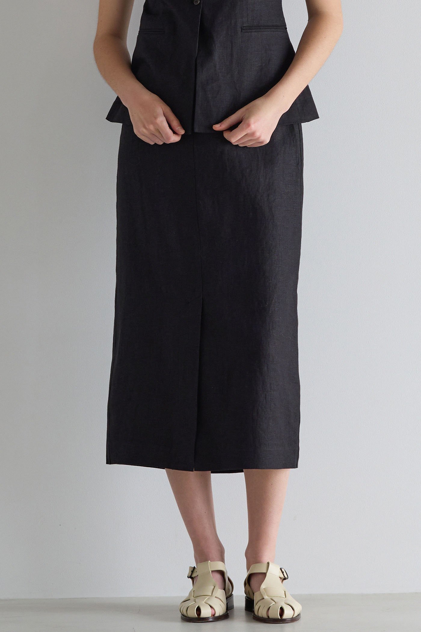 【マルティニーク/martinique】のリネンストレッチボートフロントスリットスカート(セットアップ可) インテリア・キッズ・メンズ・レディースファッション・服の通販 founy(ファニー) 　ファッション　Fashion　レディースファッション　Fashion for Women　セットアップ　Matching Sets　スカート・ミニ/ミディ/マキシ　Skirts / Mini, Midi & Maxi Skirts　スカート　Skirts　ロングスカート　Long Skirts / Maxi & Midi Skirts　おすすめ　Recommended / Our Picks　シンプル　Simple, Minimal　スリット　Slit, Slit Detail　セットアップ　Set-Up, Coordinated Outfit　リネン　Linen, Linen Fabric　ロング　Long, Long-Length　新作・新入荷　New Arrivals / New In　ブラック|ID: prp329100004906205 ipo3291000000036732027