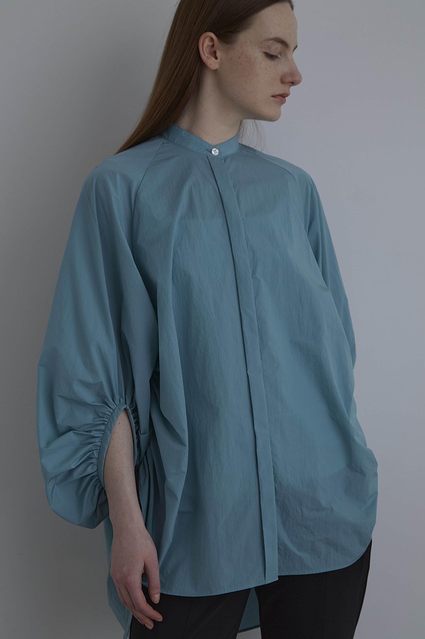 【ル フィル/LE PHIL】の《LE PHIL》ライトナイロンボリュームスリーブブラウス インテリア・キッズ・メンズ・レディースファッション・服の通販 founy(ファニー) 　ファッション　Fashion　レディースファッション　Fashion for Women　トップス・カットソー　Cut & Sew Tops　シャツ・ブラウス・オフィスカジュアル　Elegant Blouses & Button-Ups　ボリューム袖・フリルスリーブブラウス　Voluminous & Ruffle Sleeves / Puffy Sleeve Tops　ギャザー　Gathered, Ruffled　スタンダード　Standard, Basic　スポーティ　Sporty, Casual Athletic　スリーブ　Sleeve, Long Sleeve / Short Sleeve　タフタ　Taffeta, Structured Fabric　ドローストリング　Drawstring, Pull Cord　バランス　Balance, Style Balance　ロング　Long, Long-Length　ワイド　Wide, Wide Fit　軽量　Lightweight, Ultra Light　ライトグリーン|ID: prp329100004906320 ipo3291000000036735441