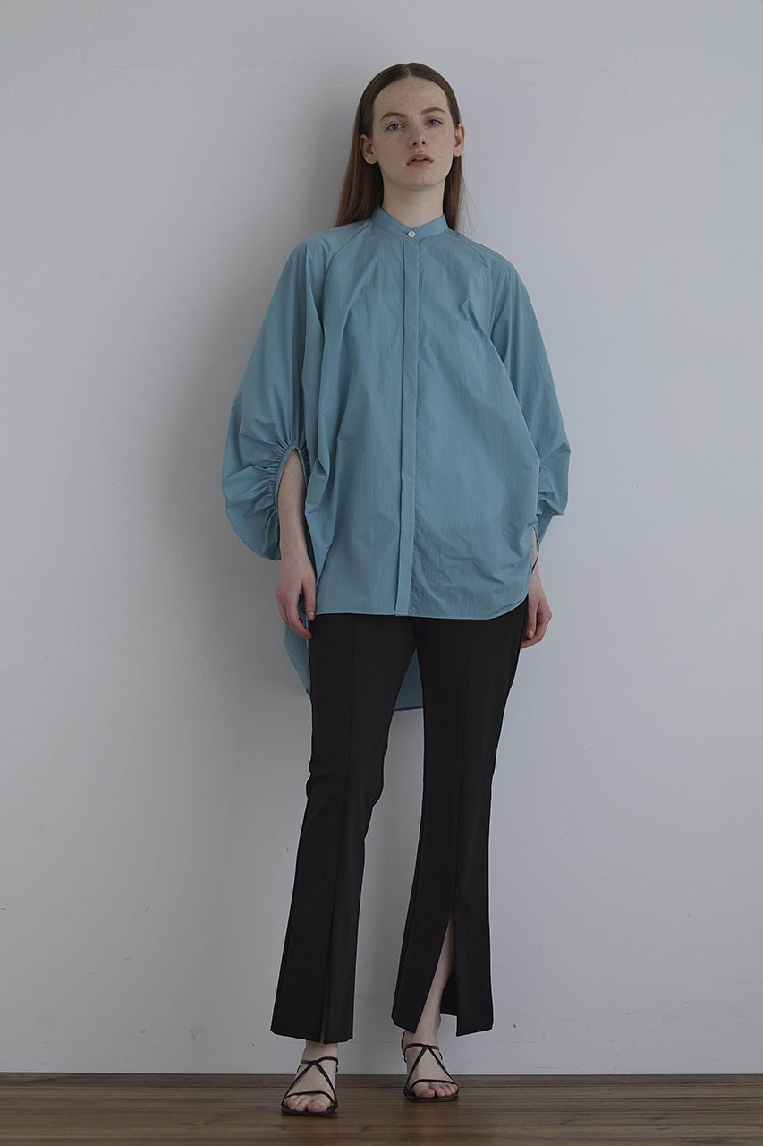 【ル フィル/LE PHIL】の《LE PHIL》ライトナイロンボリュームスリーブブラウス 人気、トレンドファッション・服の通販 founy(ファニー) 　ファッション　Fashion　レディースファッション　Fashion for Women　トップス・カットソー　Cut & Sew Tops　シャツ・ブラウス・オフィスカジュアル　Elegant Blouses & Button-Ups　ボリューム袖・フリルスリーブブラウス　Voluminous & Ruffle Sleeves / Puffy Sleeve Tops　ギャザー　Gathered, Ruffled　スタンダード　Standard, Basic　スポーティ　Sporty, Casual Athletic　スリーブ　Sleeve, Long Sleeve / Short Sleeve　タフタ　Taffeta, Structured Fabric　ドローストリング　Drawstring, Pull Cord　バランス　Balance, Style Balance　ロング　Long, Long-Length　ワイド　Wide, Wide Fit　軽量　Lightweight, Ultra Light　other-3|ID: prp329100004906320 ipo3291000000036735443