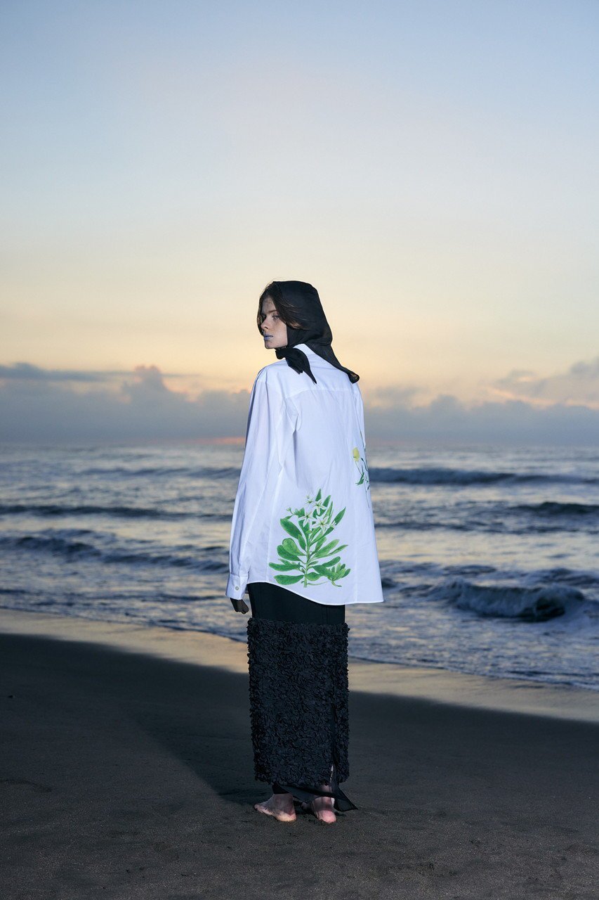 【エンフォルド/ENFOLD】のSeaside plants SH/シャツ 人気、トレンドファッション・服の通販 founy(ファニー) 　ファッション　Fashion　レディースファッション　Fashion for Women　トップス・カットソー　Cut & Sew Tops　シャツ・ブラウス・オフィスカジュアル　Elegant Blouses & Button-Ups　おすすめ　Recommended / Our Picks　スリーブ　Sleeve, Long Sleeve / Short Sleeve　プリント　Print, Printed Pattern　ボタニカル　Botanical, Floral Pattern　ロング　Long, Long-Length　今季　This Season, Current Season　夏　Summer　春　Spring　S/S・春夏　SS, Spring/Summer, Warm Season　other-6|ID: prp329100004906777 ipo3291000000036738998