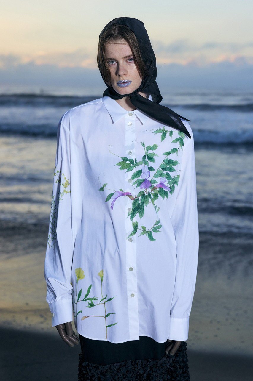【エンフォルド/ENFOLD】のSeaside plants SH/シャツ 人気、トレンドファッション・服の通販 founy(ファニー) 　ファッション　Fashion　レディースファッション　Fashion for Women　トップス・カットソー　Cut & Sew Tops　シャツ・ブラウス・オフィスカジュアル　Elegant Blouses & Button-Ups　おすすめ　Recommended / Our Picks　スリーブ　Sleeve, Long Sleeve / Short Sleeve　プリント　Print, Printed Pattern　ボタニカル　Botanical, Floral Pattern　ロング　Long, Long-Length　今季　This Season, Current Season　夏　Summer　春　Spring　S/S・春夏　SS, Spring/Summer, Warm Season　other-8|ID: prp329100004906777 ipo3291000000036739000