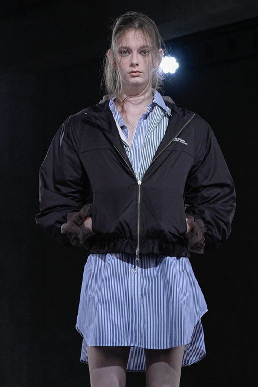 【チカ キサダ/CHIKA KISADA】のウエスト シェイプ ストライプ ジップシャツ 人気、トレンドファッション・服の通販 founy(ファニー) 　ファッション　Fashion　レディースファッション　Fashion for Women　トップス・カットソー　Cut & Sew Tops　シャツ・ブラウス・オフィスカジュアル　Elegant Blouses & Button-Ups　シェイプ　Shape, Slim Fit　シルバー　Silver, Metallic Silver　ストライプ　Stripe, Striped Pattern　スリーブ　Sleeve, Long Sleeve / Short Sleeve　フレア　Flare, Flared　ロング　Long, Long-Length　エレガント 上品　Elegant　other-7|ID: prp329100004907192 ipo3291000000036743600