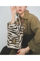 【ウィムガゼット/Whim Gazette】の【MARCO MASI】ヘアレザーワッペン巾着 人気、トレンドファッション・服の通販 founy(ファニー) ファッション Fashion レディースファッション Fashion for Women バッグ Bags イタリア Italy 巾着 Drawstring Bag, Kinchaku ショルダー Shoulder, Shoulder Strap シンプル Simple, Minimal 定番 Standard, Basic Item 人気 Popular, Best Seller バケツ Bucket, Bucket Style フォルム Silhouette, Form 別注 Limited Edition, Custom Order ミラノ Milano Style, Italian-Inspired レオパード Leopard, Animal Print エレガント 上品 Elegant thumbnail ホワイト|ID: prp329100004907201 ipo3291000000036743739