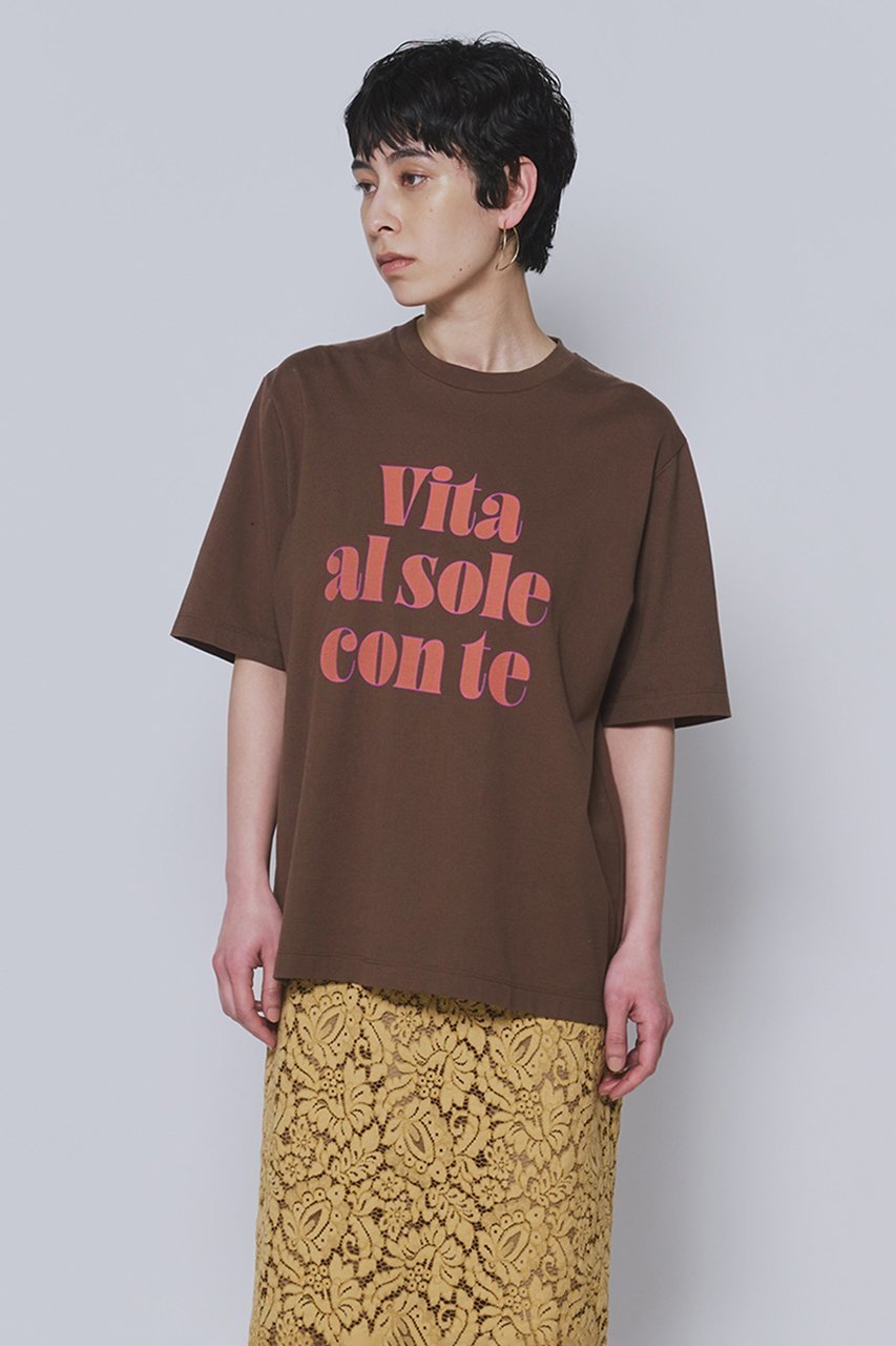 【プルミエ アロンディスモン/1er Arrondissement】のロゴプリントTシャツ インテリア・キッズ・メンズ・レディースファッション・服の通販 founy(ファニー) 　ファッション　Fashion　レディースファッション　Fashion for Women　トップス・カットソー　Cut & Sew Tops　シャツ・ブラウス・オフィスカジュアル　Elegant Blouses & Button-Ups　ロングTシャツ・Tシャツ　Longline T-Shirts & Tees　カットソー・ベーシックTシャツ　Cut-and-Sewn Tops / Stretch Tees & Basics　なめらか　Smooth, Silky Texture　イタリア　Italy　オレンジ　Orange　クラシック　Classic, Timeless Style　サングラス　Sunglasses, Shades　ショート　Short, Short Length　スリーブ　Sleeve, Long Sleeve / Short Sleeve　バランス　Balance, Style Balance　プリント　Print, Printed Pattern　モチーフ　Motif, Design Theme　オレンジ|ID: prp329100004907278 ipo3291000000036744863