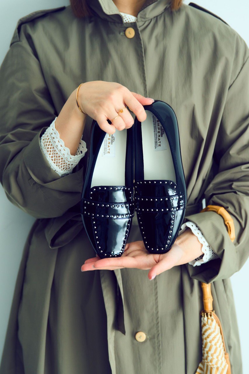 【テンパレイト/TEMPERATE】のSLOAN シルバースタッズ スリッポン(レイン対応) 人気、トレンドファッション・服の通販 founy(ファニー) 　ファッション　Fashion　レディースファッション　Fashion for Women　エナメル　Patent Leather　クール　Cool, Chic　抗菌　Antibacterial, Bacteria-Resistant　シューズ　Shoes, Footwear　スタッズ　Studs, Metal Accents　ストッキング　Stockings, Sheer Tights　スリッポン　Slip-On, Loafer　ソックス　Socks, Hosiery　フィット　Fit, Slim Fit　ラバー　Rubber, Rubber Sole　レイン　Rain, Rainproof　エレガント 上品　Elegant　other-2|ID: prp329100004908973 ipo3291000000036772062