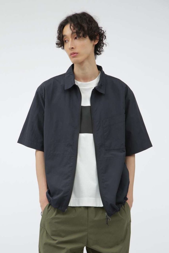 【その他のブランド/Other】のWATER REPELLENT NYLON POPLIN SHIRT インテリア・キッズ・メンズ・レディースファッション・服の通販 founy(ファニー) https://founy.com/ ファッション Fashion レディースファッション Fashion for Women トップス・カットソー Cut & Sew Tops シャツ・ブラウス・オフィスカジュアル Elegant Blouses & Button-Ups ロングTシャツ・Tシャツ Longline T-Shirts & Tees カットソー・ベーシックTシャツ Cut-and-Sewn Tops / Stretch Tees & Basics アウトドア Outdoor Clothing コレクション Collection, Seasonal Line ショート Short, Short Length スピンドル Spindle, Drawcord スリーブ Sleeve, Long Sleeve / Short Sleeve フロント Front, Front Design マーガレット Marguerite, Daisy Pattern 軽量 Lightweight, Ultra Light |ID: prp329100004909234 ipo3291000000036774636