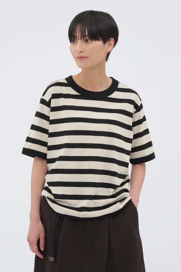 【マーガレットハウエル/MARGARET HOWELL】のCOTTON LINEN STRIPE JERSEY (オンラインショップ限定) インテリア・キッズ・メンズ・レディースファッション・服の通販 founy(ファニー) https://founy.com/ ファッション Fashion レディースファッション Fashion for Women トップス・カットソー Cut & Sew Tops シャツ・ブラウス・オフィスカジュアル Elegant Blouses & Button-Ups ロングTシャツ・Tシャツ Longline T-Shirts & Tees カットソー・ベーシックTシャツ Cut-and-Sewn Tops / Stretch Tees & Basics ショート Short, Short Length シンプル Simple, Minimal スリーブ Sleeve, Long Sleeve / Short Sleeve リネン Linen, Linen Fabric リラックス Relax, Relaxed Fit 定番 Standard, Basic Item |ID: prp329100004909482 ipo3291000000036776701