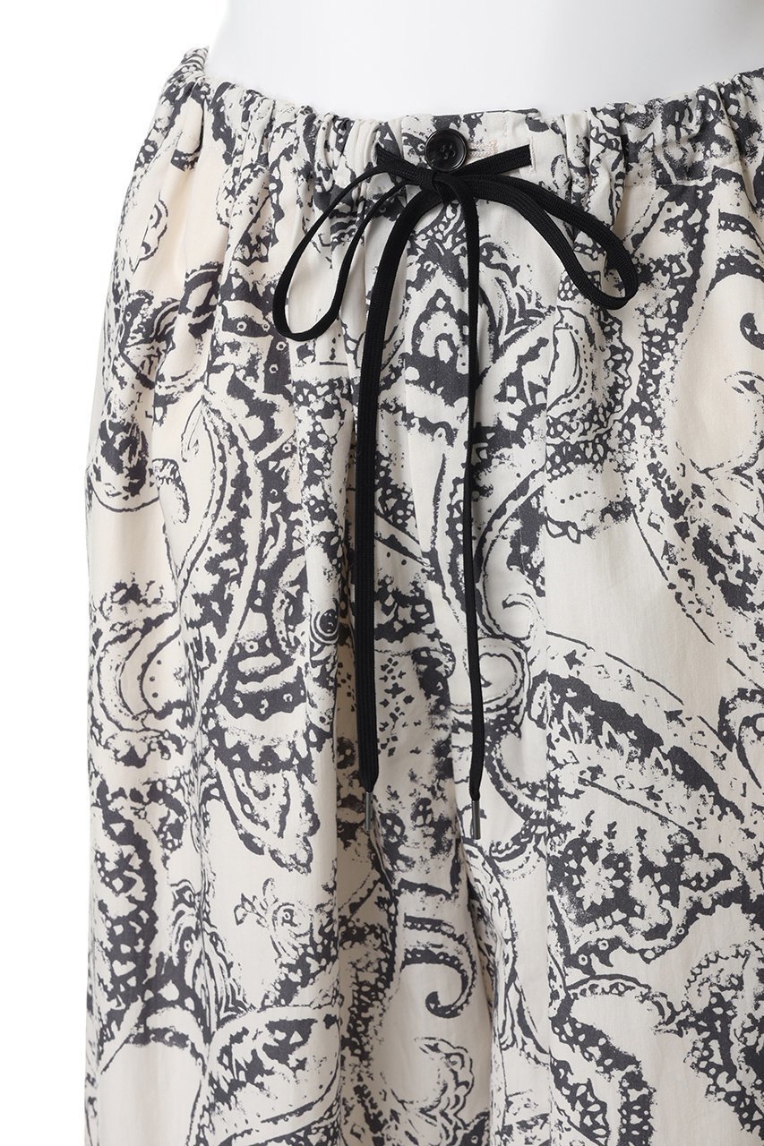 【サクラ/SACRA】のペイズリープリントパンツ 人気、トレンドファッション・服の通販 founy(ファニー) 　ファッション　Fashion　レディースファッション　Fashion for Women　パンツ　Pants & Trousers　プリント　Print, Printed Pattern　ペイズリー　Paisley, Ethnic Pattern　モノトーン　Monotone, Black and White　リラックス　Relax, Relaxed Fit　ワイド　Wide, Wide Fit　今季　This Season, Current Season　other-5|ID: prp329100004910034 ipo3291000000036782844