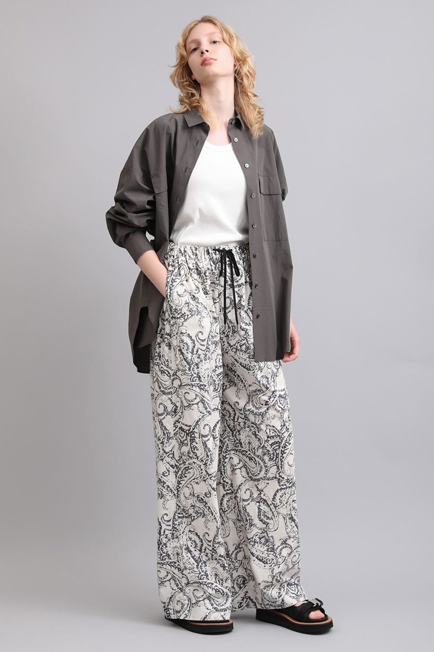 【サクラ/SACRA】のペイズリープリントパンツ 人気、トレンドファッション・服の通販 founy(ファニー) 　ファッション　Fashion　レディースファッション　Fashion for Women　パンツ　Pants & Trousers　プリント　Print, Printed Pattern　ペイズリー　Paisley, Ethnic Pattern　モノトーン　Monotone, Black and White　リラックス　Relax, Relaxed Fit　ワイド　Wide, Wide Fit　今季　This Season, Current Season　other-8|ID: prp329100004910034 ipo3291000000036782847
