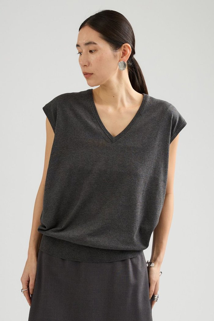 【カオス/Chaos】のチュルリーニット インテリア・キッズ・メンズ・レディースファッション・服の通販 founy(ファニー) https://founy.com/ ファッション Fashion レディースファッション Fashion for Women トップス・カットソー Cut & Sew Tops ニット Knit Tops & Sweaters カジュアルプルオーバー・ニットトップス Pullovers & Knit Tops / Casual Pullovers アンサンブル Ensemble Set イタリア Italy インナー Innerwear カーディガン Cardigan, Knitwear シルク Silk, 100% Silk シンプル Simple, Minimal ジャケット Jacket, Outerwear デコルテ Décolleté, Neckline エレガント 上品 Elegant |ID: prp329100004910058 ipo3291000000036783019