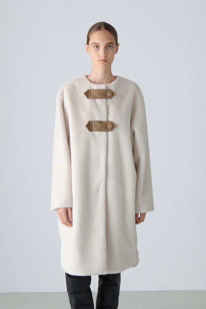 【アドーア/ADORE】のファーコンビダウンコート インテリア・キッズ・メンズ・レディースファッション・服の通販 founy(ファニー) https://founy.com/ ファッション Fashion レディースファッション Fashion for Women アウター Coat / Outerwear Collection コート・ロングコート・ピーコート Long Coats, Peacoats & More ダウンジャケット・軽量ダウン Warm & Lightweight Down Jackets コンビ Combo, Combination Style ダウン Down, Puffer ドッキング Docking, Mixed Material ハーフ Half, Half-Length フェイクファー Faux Fur, Imitation Fur フロント Front, Front Design ヨーク Yoke, Yoke Design ロング Long, Long-Length エレガント 上品 Elegant |ID: prp329100004910198 ipo3291000000036784355