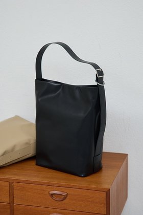 【ガリャルダガランテ/GALLARDAGALANTE】の【MANAKAコラボ】ベルテッドワンショルダー 大人の最旬トレンドファッション＆コーディネート founy(ファウニー) ファッション Fashion レディースファッション Fashion for Women バッグ Bags コラボ Collaboration, Collab ショルダー Shoulder, Shoulder Strap シンプル Simple, Minimal ビジネス 仕事 通勤 Business / Work / Commuting |ID:prp329100004910295