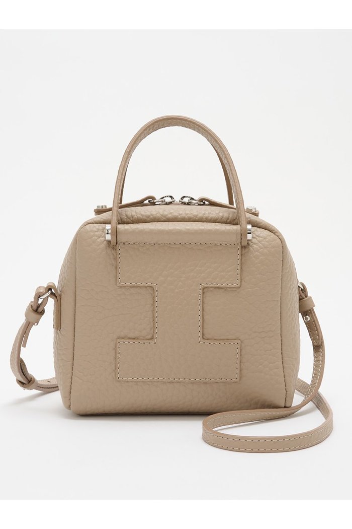 【イアクッチ/IACUCCI】のクーポラ ALCE インテリア・キッズ・メンズ・レディースファッション・服の通販 founy(ファニー) https://founy.com/ ファッション Fashion レディースファッション Fashion for Women バッグ Bags イタリア Italy コンパクト Compact, Small Size シルバー Silver, Metallic Silver スクエア Square, Square Shape スペシャル Special, Limited Edition 人気 Popular, Best Seller フォルム Silhouette, Form マグネット Magnet, Magnetic Closure ラグジュアリー Luxury, Elegant エレガント 上品 Elegant 新作・新入荷 New Arrivals / New In |ID: prp329100004910393 ipo3291000000036789605