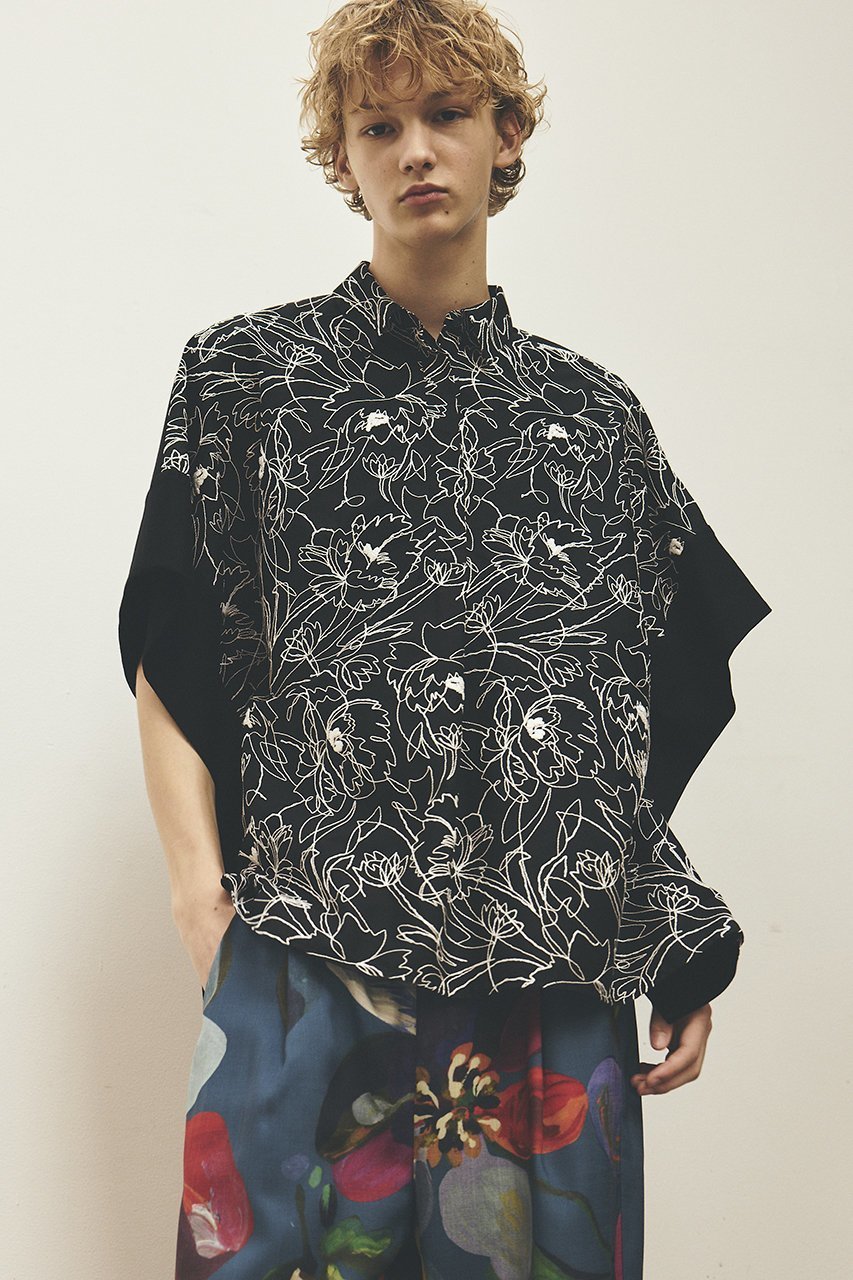 【その他のブランド/Other】のフラワーエンブロイダリー ドッキング トップス 人気、トレンドファッション・服の通販 founy(ファニー) 　ファッション　Fashion　レディースファッション　Fashion for Women　トップス・カットソー　Cut & Sew Tops　シャツ・ブラウス・オフィスカジュアル　Elegant Blouses & Button-Ups　ロングTシャツ・Tシャツ　Longline T-Shirts & Tees　カットソー・ベーシックTシャツ　Cut-and-Sewn Tops / Stretch Tees & Basics　おすすめ　Recommended / Our Picks　カットソー　Cut and Sewn Top　ショート　Short, Short Length　スリーブ　Sleeve, Long Sleeve / Short Sleeve　ドッキング　Docking, Mixed Material　フラワー　Flower, Floral　ブロード　Broadcloth, Fine Cotton　メンズ　Men's, Menswear　モチーフ　Motif, Design Theme　新作・新入荷　New Arrivals / New In　other-2|ID: prp329100004910438 ipo3291000000036790004