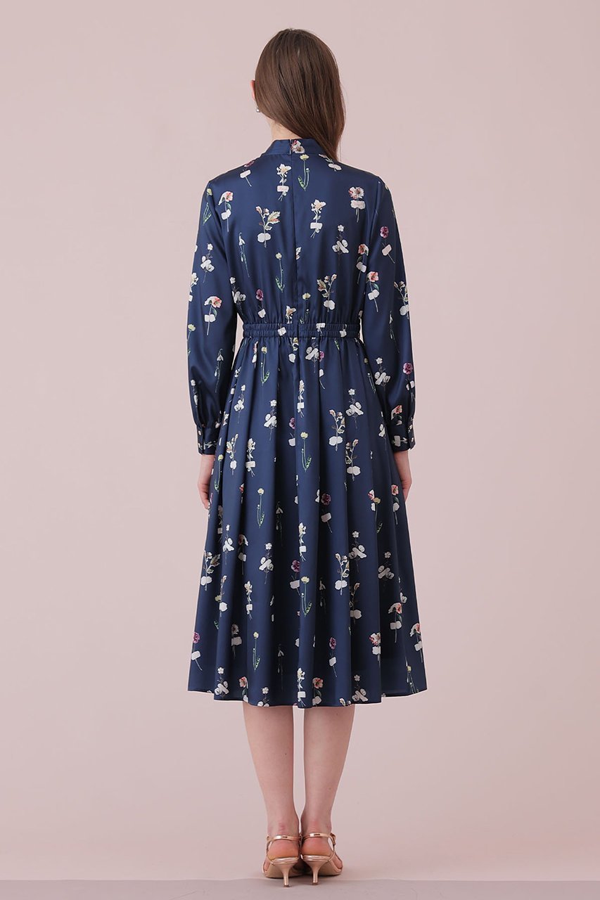 【アナイ/ANAYI】のボタニカルサテンプリントタック ワンピース 人気、トレンドファッション・服の通販 founy(ファニー) 　ファッション　Fashion　レディースファッション　Fashion for Women　ワンピース　Dresses　チュニック　Tunic Tops & Dresses　クラシカル　Classical, Vintage-Inspired　チュニック　Tunic, Long Top　プリーツ　Pleats, Pleated　ボタニカル　Botanical, Floral Pattern　メタル　Metal, Metal Parts　モチーフ　Motif, Design Theme　ロング　Long, Long-Length　春　Spring　other-8|ID: prp329100004910514 ipo3291000000036792653