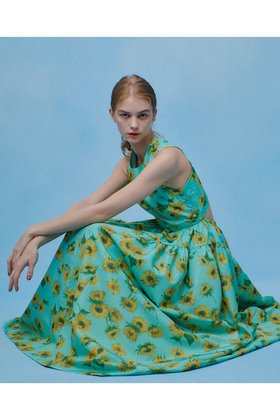 【アルアバイル/allureville】の【LOULOU WILLOUGHBY】サンフラワープリントバッククロスワンピース 人気、トレンドファッション・服の通販 founy(ファニー) ファッション Fashion レディースファッション Fashion for Women ワンピース Dresses チュニック Tunic Tops & Dresses ギャザー Gathered, Ruffled タフタ Taffeta, Structured Fabric チュニック Tunic, Long Top フィット Fit, Slim Fit フレア Flare, Flared プリント Print, Printed Pattern ロング Long, Long-Length 夏 Summer |ID:prp329100004910536