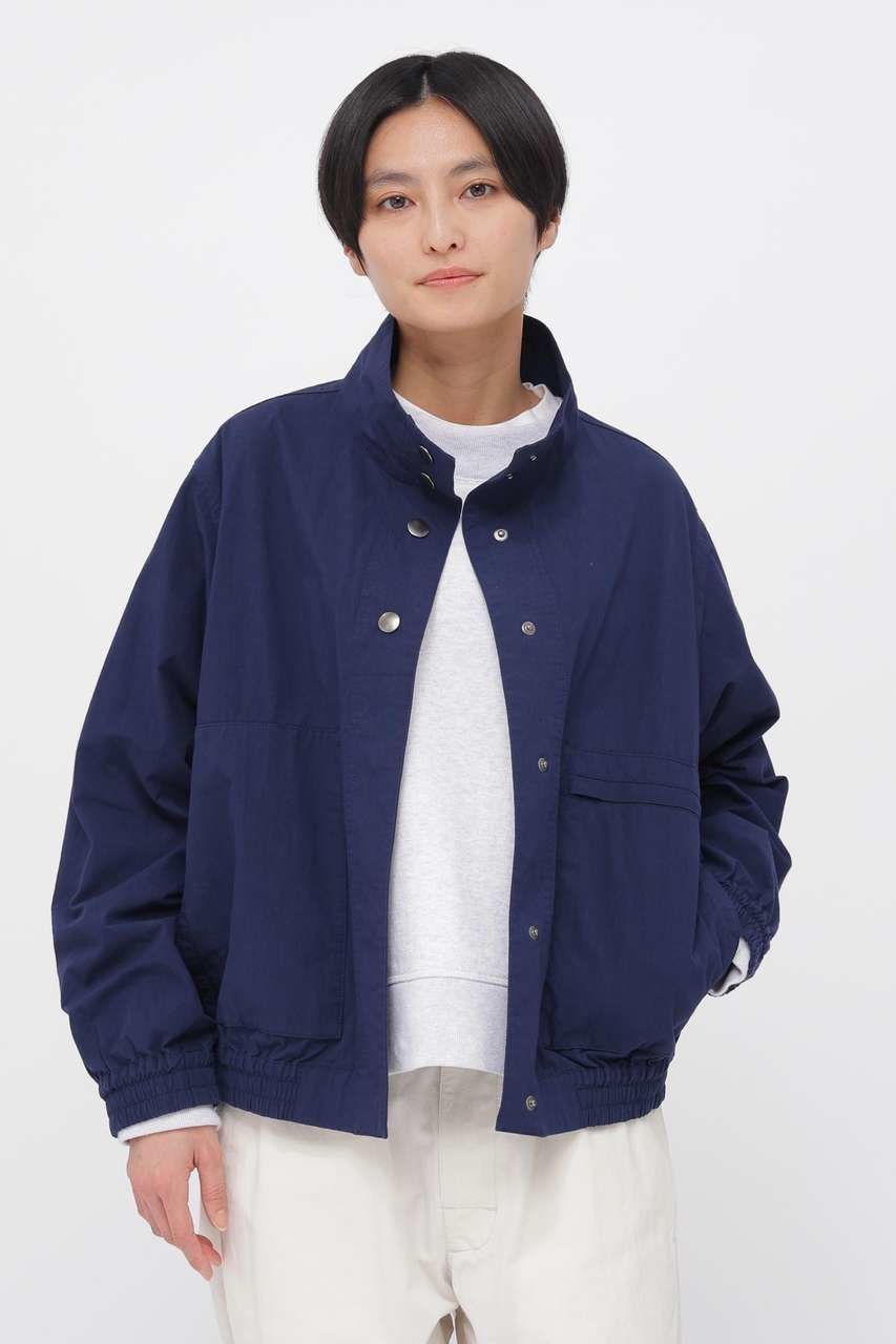 【マーガレットハウエル/MARGARET HOWELL】のCOTTON NYLON PLAINWEAVE BLOUSON インテリア・キッズ・メンズ・レディースファッション・服の通販 founy(ファニー) 　ファッション　Fashion　レディースファッション　Fashion for Women　アウター　Coat / Outerwear Collection　レディースジャケット・軽アウター　Jackets　ブルゾンジャケット・スポーティアウター　Blouson Jackets　ギャザー　Gathered, Ruffled　コンパクト　Compact, Small Size　ジャケット　Jacket, Outerwear　スタンド　Stand Collar, Upright Stand　タイプライター　Typewriter Fabric, Crisp Cotton　ドット　Polka Dot, Dot Pattern　バランス　Balance, Style Balance　パッチ　Patch, Appliqué　フィット　Fit, Slim Fit　フロント　Front, Front Design　ブルゾン　Blouson, Bomber Jacket　ポケット　Pocket, Pocket Detail　春　Spring　ブルー|ID: prp329100004910572 ipo3291000000036793176