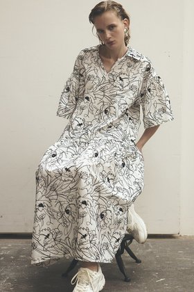 【ジュン オカモト/JUN OKAMOTO】のフラワーエンブロイダリー ティアード ドレス 人気、トレンドファッション・服の通販 founy(ファニー) ファッション Fashion レディースファッション Fashion for Women ワンピース Dresses フォーマル・パーティードレス・結婚式用ドレス Elegant & Casual Dresses チュニック Tunic Tops & Dresses キャンバス Canvas, Canvas Fabric チュニック Tunic, Long Top ティアード Tiered, Tiered Style ティアードワンピース Tiered Dress, Flared Dress ドレス Dress, One-Piece フラワー Flower, Floral モチーフ Motif, Design Theme ロング Long, Long-Length 再入荷 Restock / Back in Stock |ID:prp329100004914054