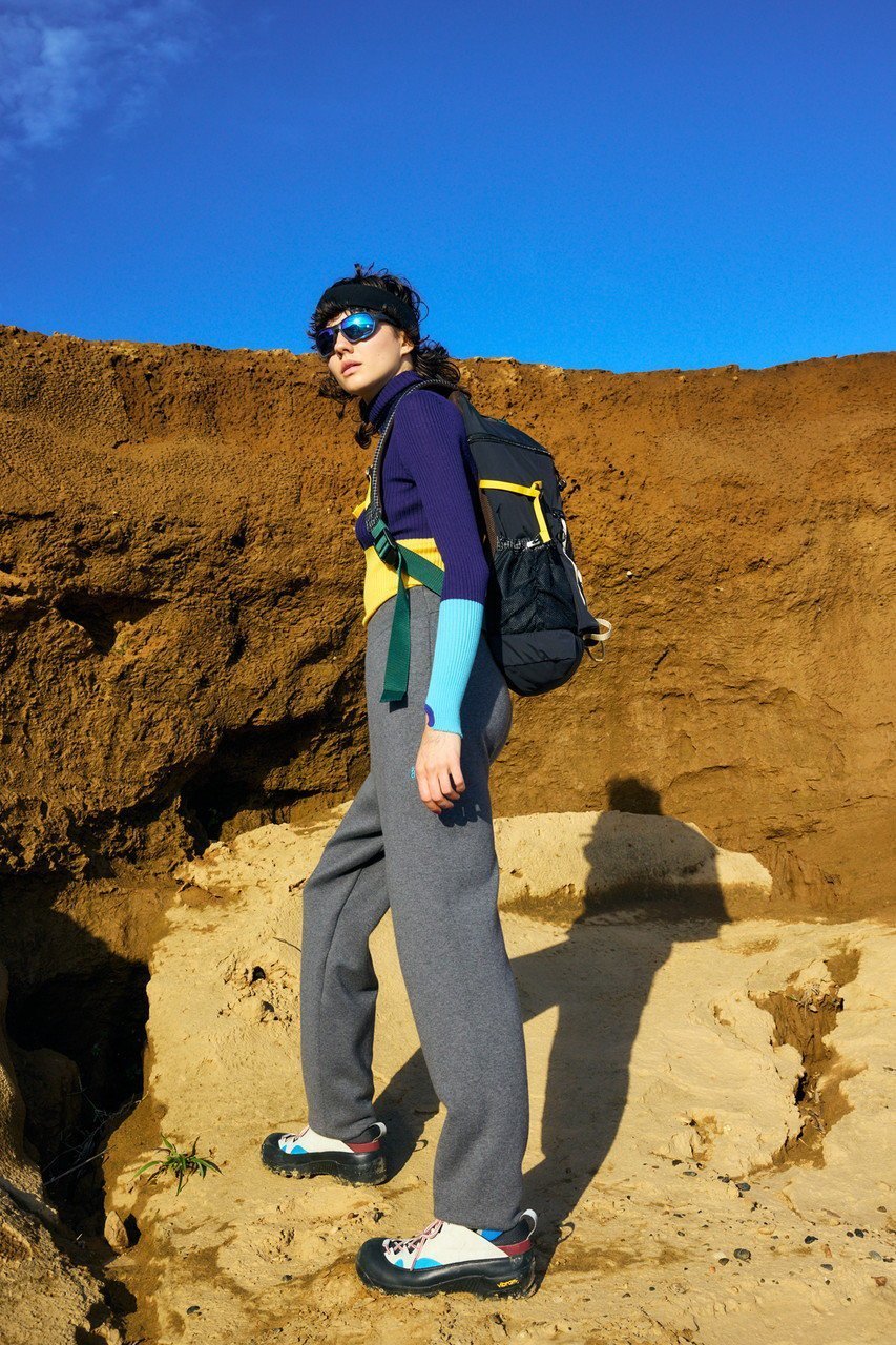 【ナゴンスタンス/nagonstans】のhigh neck L/Sロングスリーブカットソー 人気、トレンドファッション・服の通販 founy(ファニー) 　ファッション　Fashion　レディースファッション　Fashion for Women　トップス・カットソー　Cut & Sew Tops　シャツ・ブラウス・オフィスカジュアル　Elegant Blouses & Button-Ups　ロングTシャツ・Tシャツ　Longline T-Shirts & Tees　カットソー・ベーシックTシャツ　Cut-and-Sewn Tops / Stretch Tees & Basics　カットソー　Cut and Sewn Top　スリット　Slit, Slit Detail　スリーブ　Sleeve, Long Sleeve / Short Sleeve　フィット　Fit, Slim Fit　ブロック　Block, Solid Block Pattern　ロング　Long, Long-Length　冬　Winter / This Winter　other-6|ID: prp329100004914365 ipo3291000000036829587